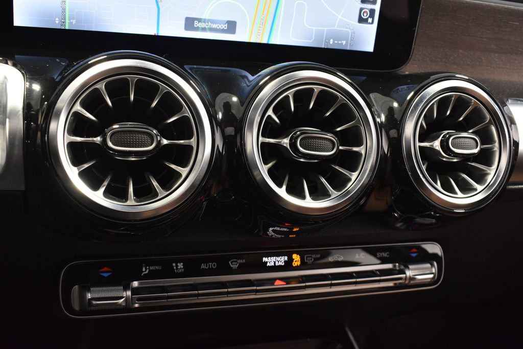 Used 2023 Mercedes-Benz GLB 35 AMG 4MATIC image 25