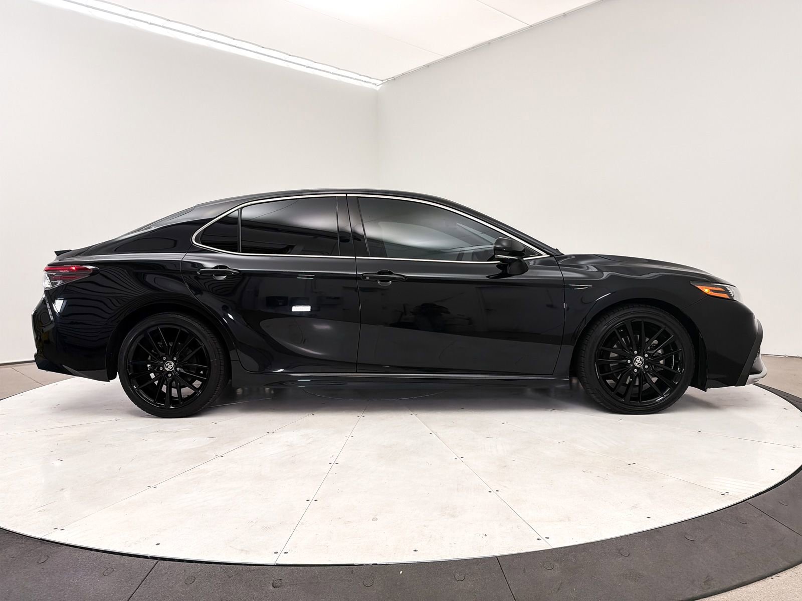 Used 2021 Toyota Camry XSE w/ Navigation Package FWD image 34