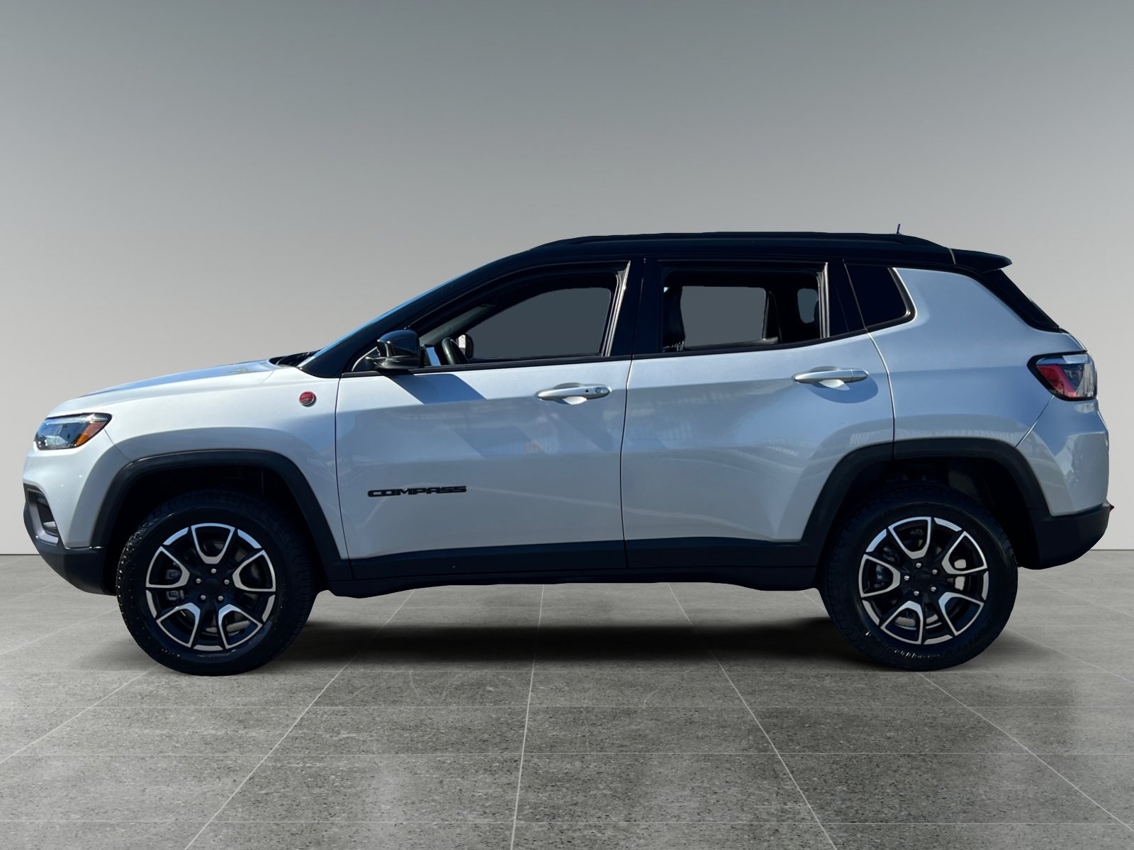 Used 2024 Jeep Compass Trailhawk AWD/4WD image 2