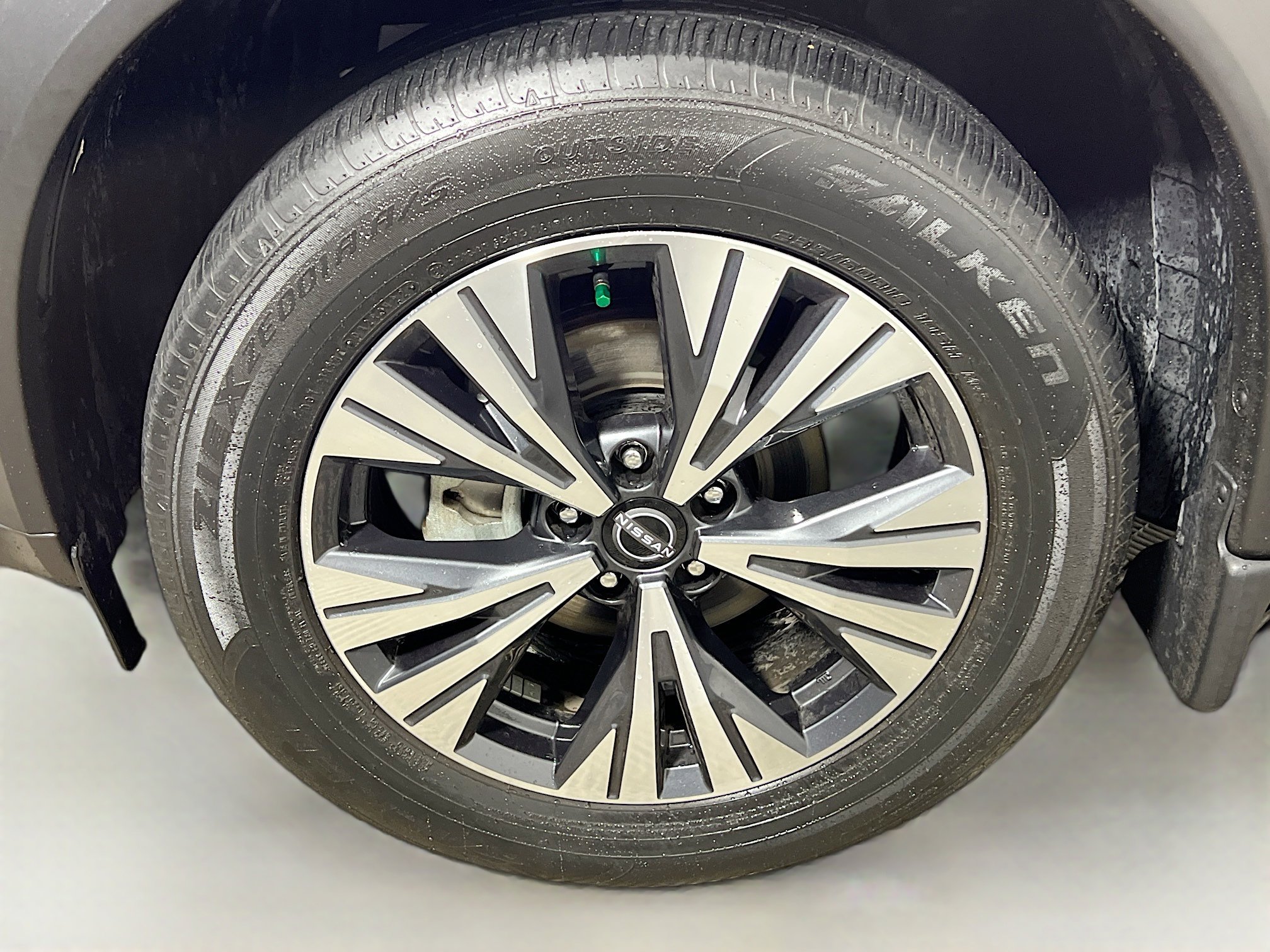 Used 2023 Nissan Rogue SV image 14