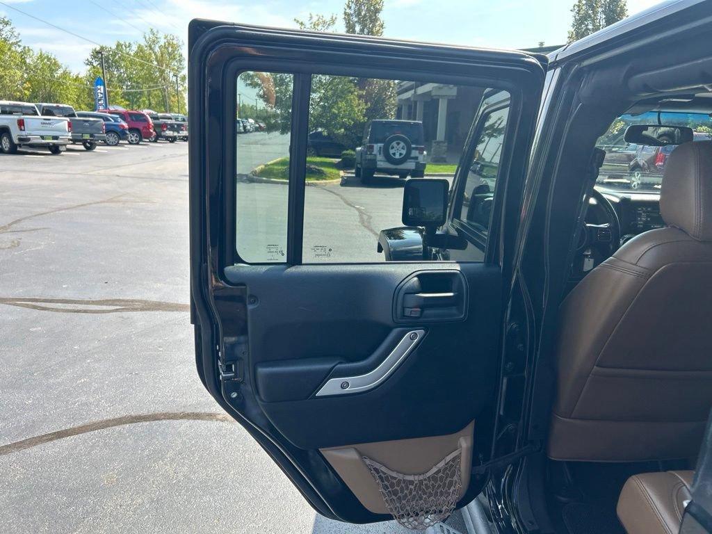 Used 2014 Jeep Wrangler Unlimited Sahara w/ Max Tow Package AWD/4WD image 20