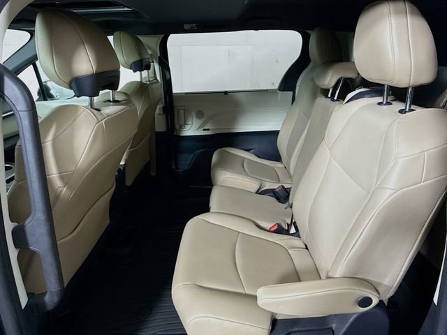 Used 2022 Toyota Sienna XLE image 23