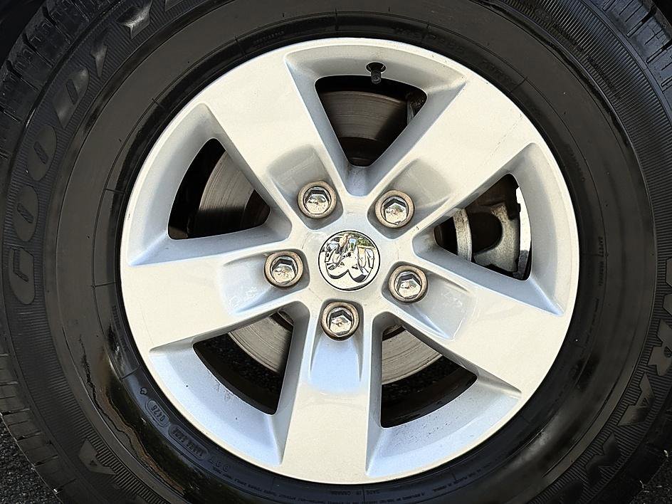 Used 2020 RAM 1500 Tradesman w/ Chrome Appearance Group RWD image 8
