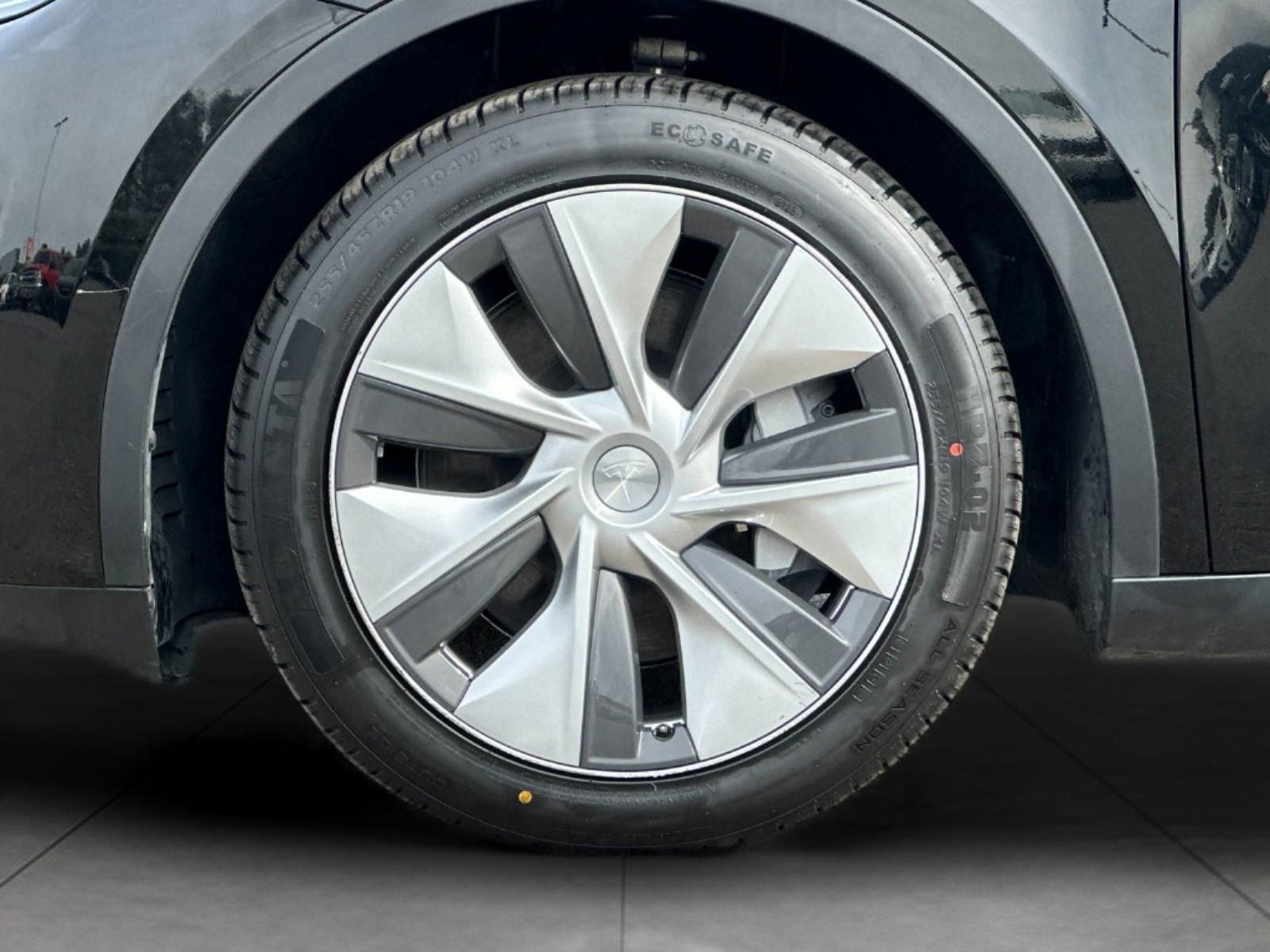 Used 2023 Tesla Model Y Long Range image 24