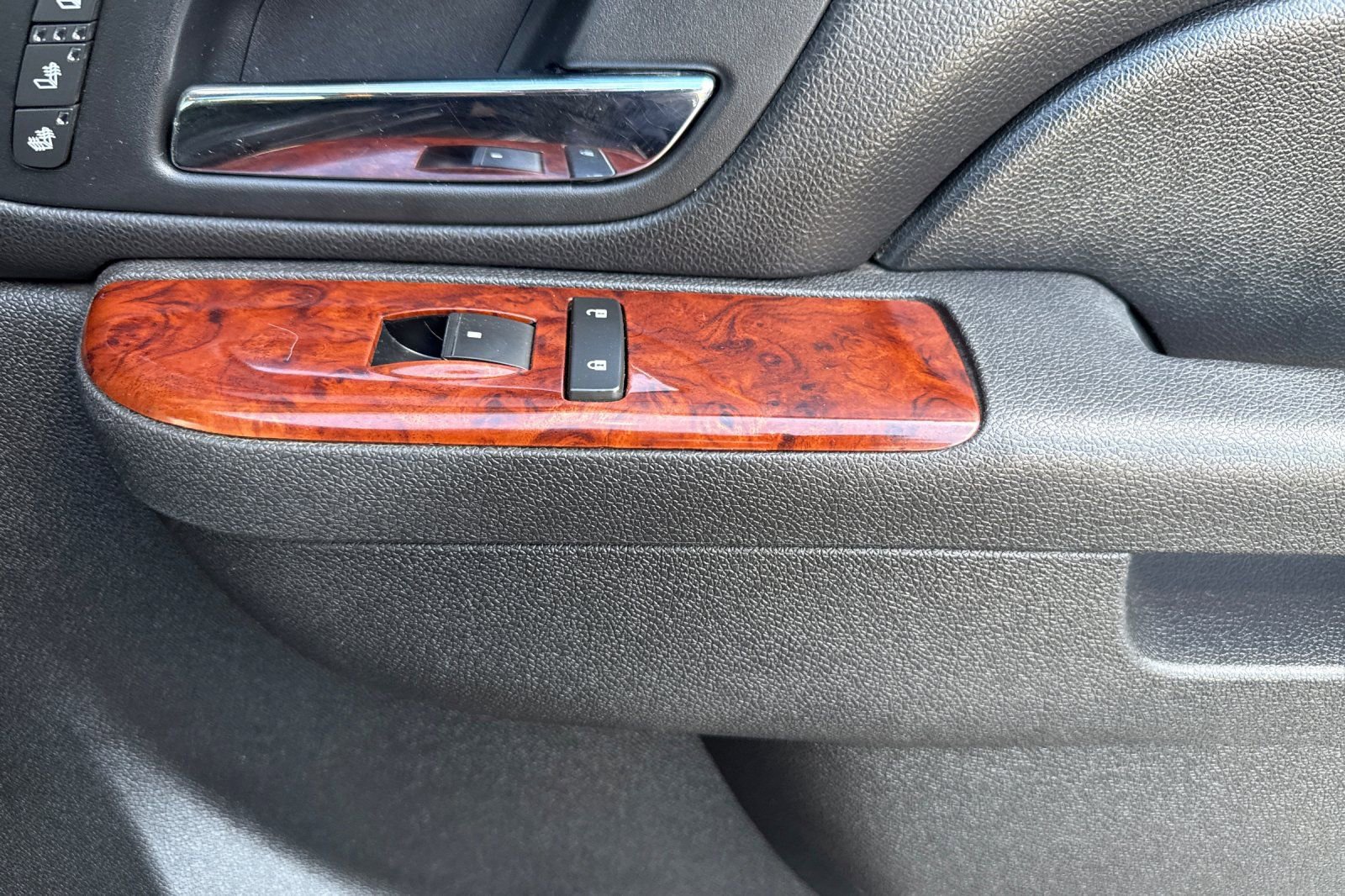 Used 2011 Chevrolet Tahoe LTZ AWD/4WD image 20