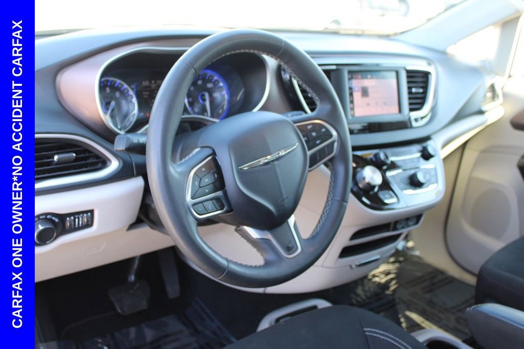 Used 2023 Chrysler Voyager LX image 18