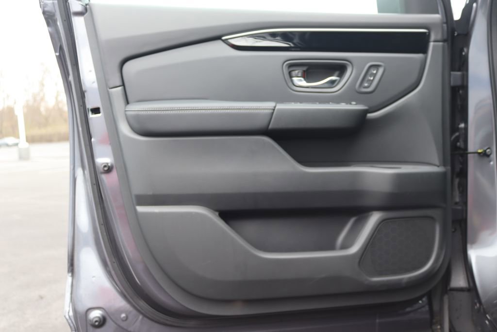 Certified 2025 Honda Pilot Touring image 31