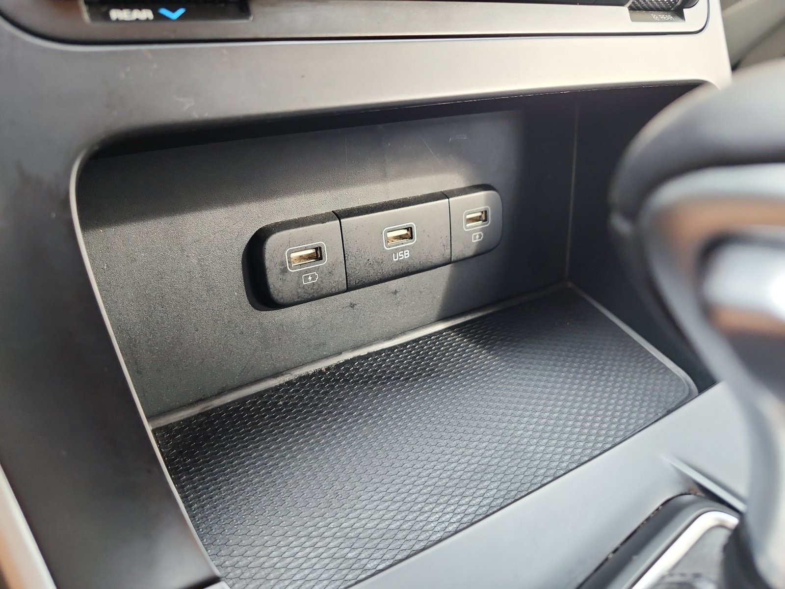Used 2024 Kia Carnival LX FWD image 20
