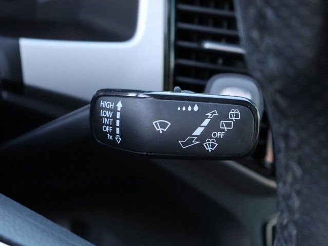 Used 2022 Volkswagen Atlas Cross Sport SEL R-Line image 39