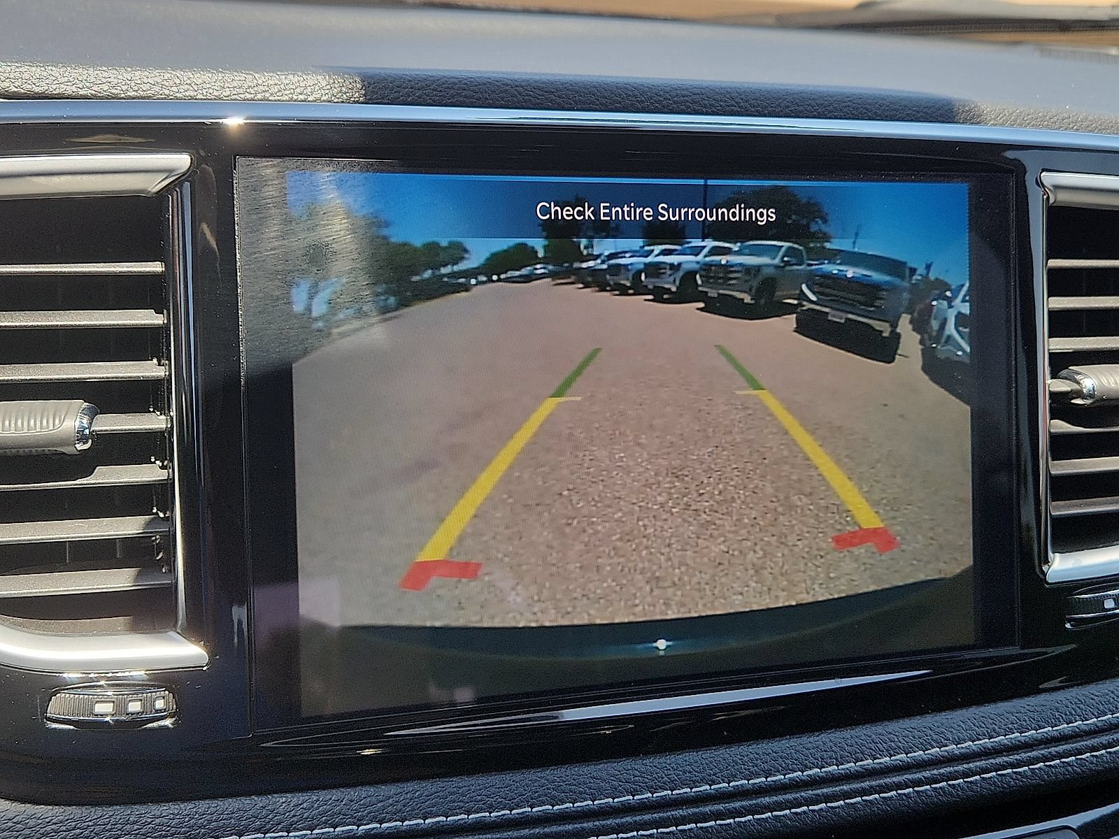 Used 2025 Chrysler Pacifica Limited FWD image 18