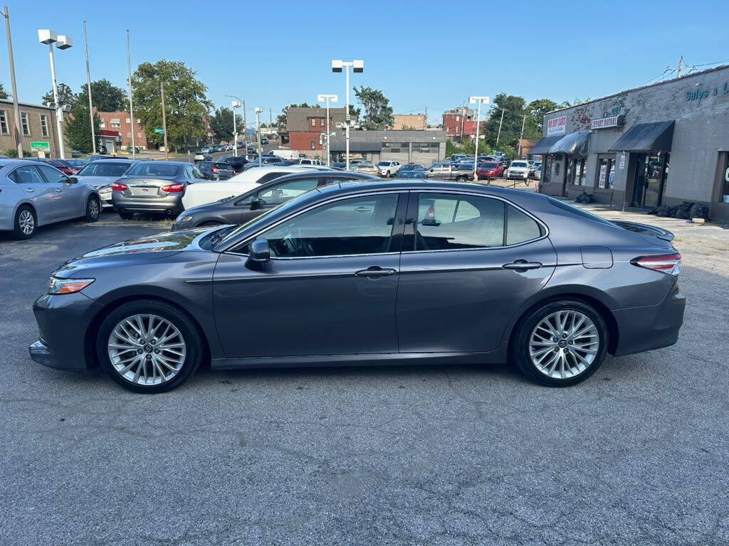 Used 2018 Toyota Camry XLE FWD image 5