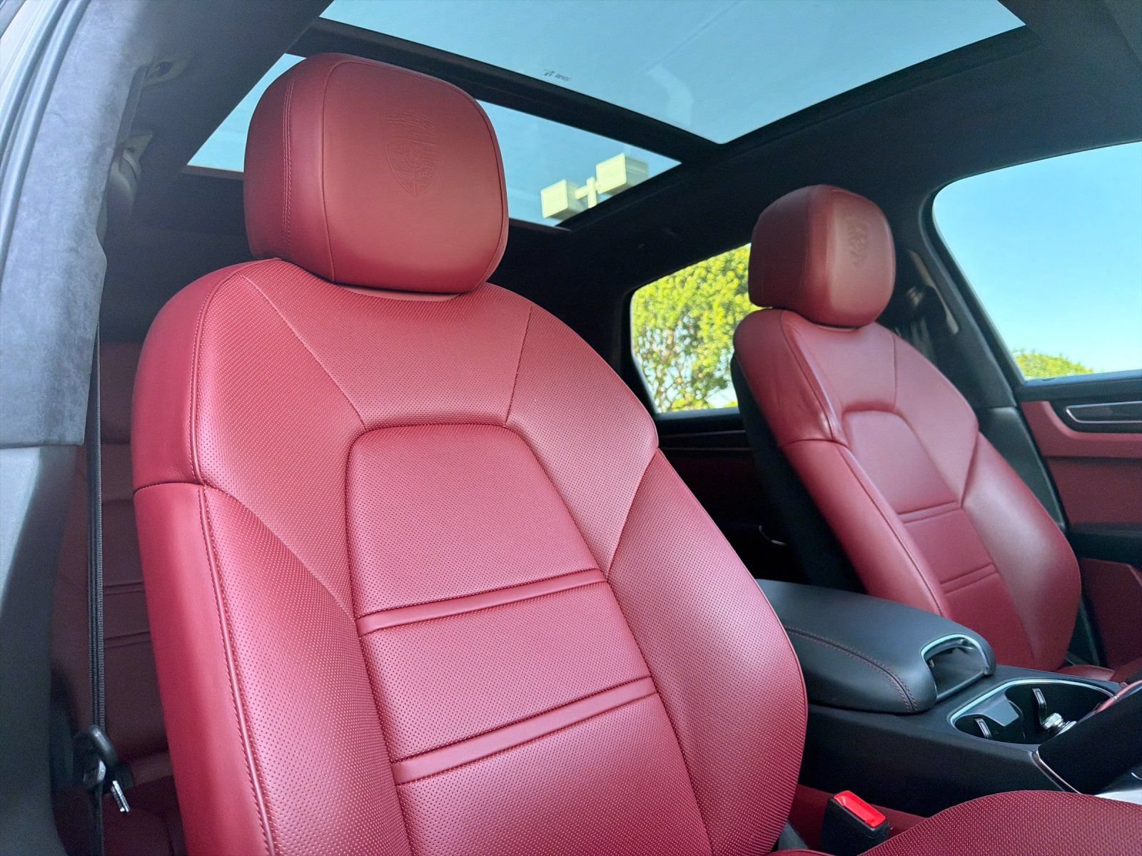 Certified 2023 Porsche Cayenne Turbo S AWD/4WD image 17