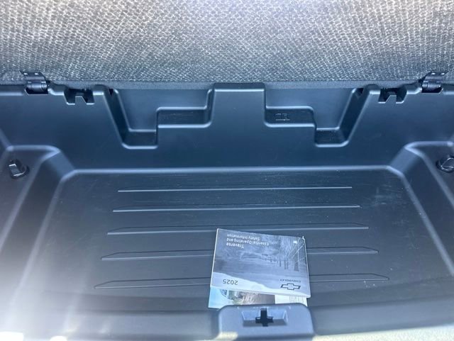 Used 2025 Chevrolet Traverse LT FWD image 36