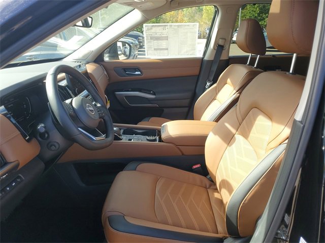 New 2025 Nissan Pathfinder Platinum w/ Cargo Package image 5