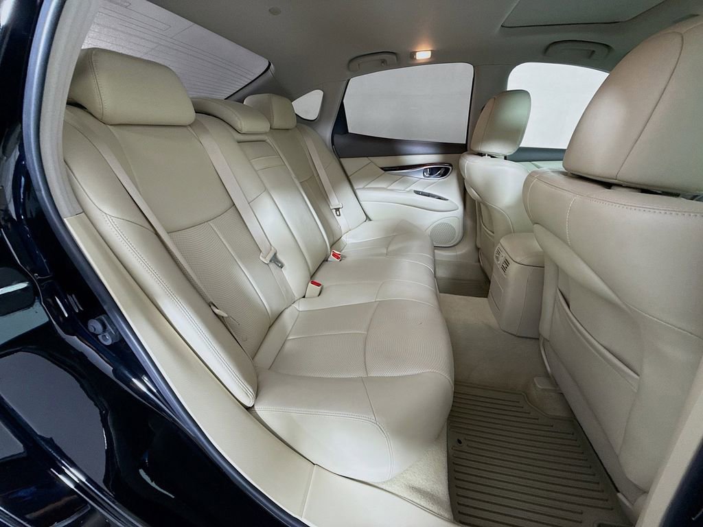 Used 2019 INFINITI Q70 Luxe w/ Proactive Package image 29