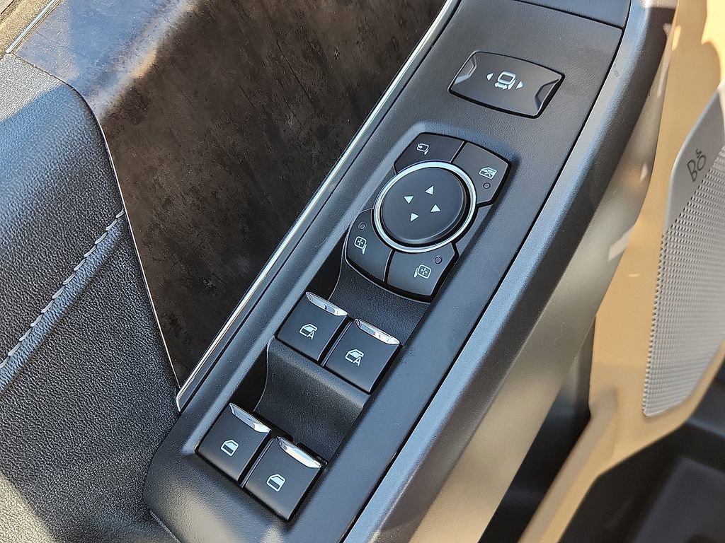 New 2025 Ford F350 Lariat w/ Lariat Ultimate Package image 17