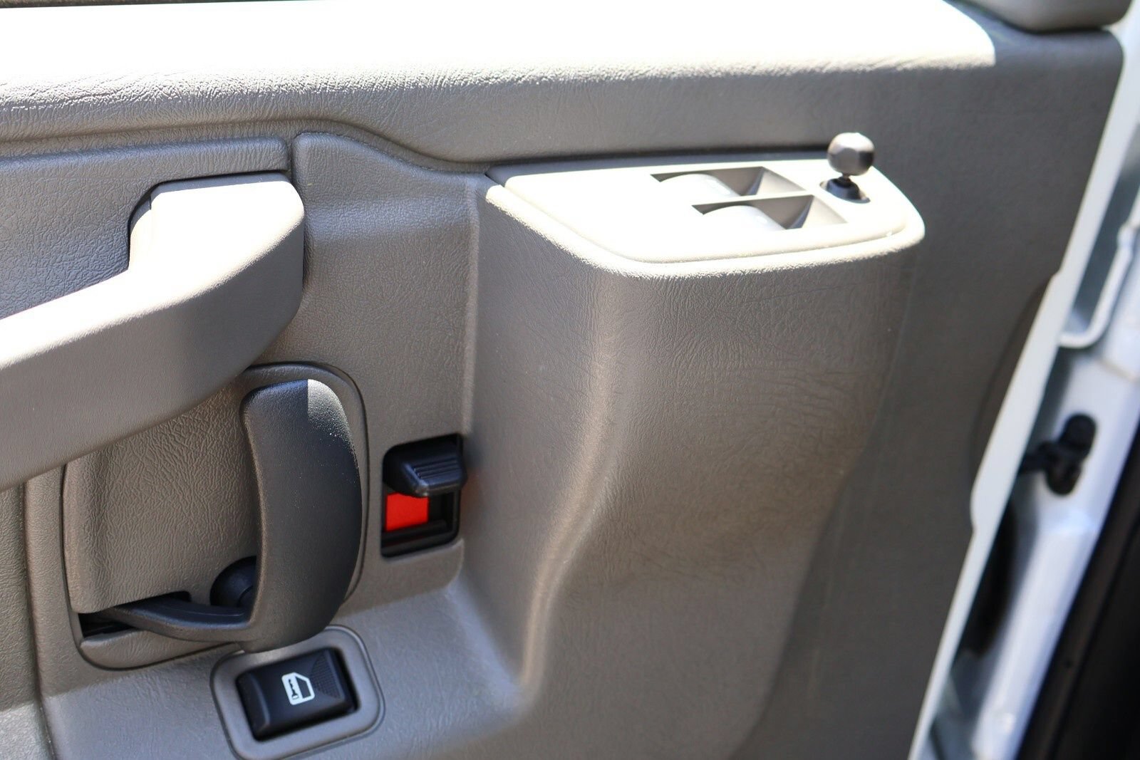 Used 2024 Chevrolet Express 3500 w/ Power Convenience Package RWD image 18