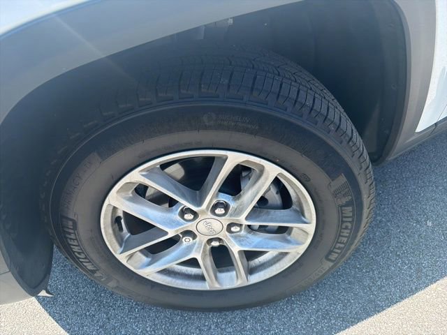 Used 2024 Jeep Grand Cherokee Laredo X image 10