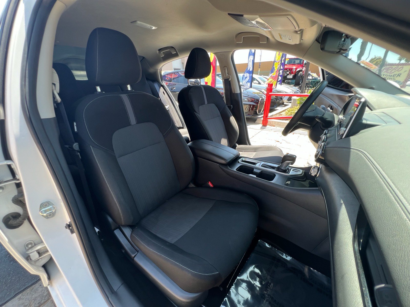 Used 2025 Nissan Sentra SV FWD image 32