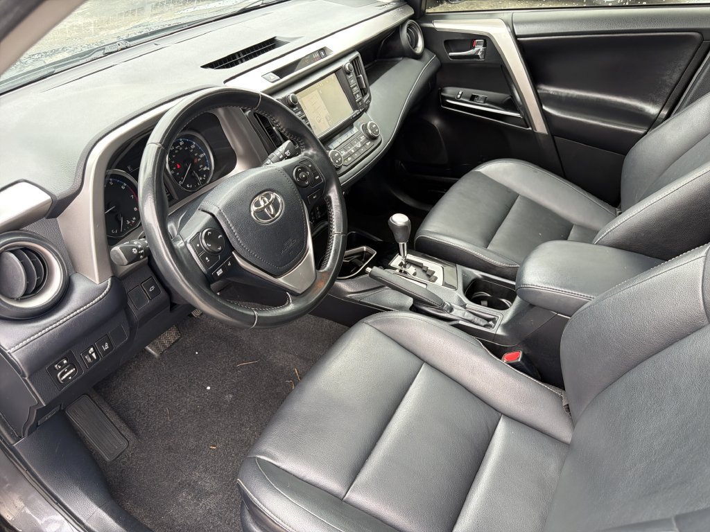 Used 2018 Toyota RAV4 Limited FWD image 19
