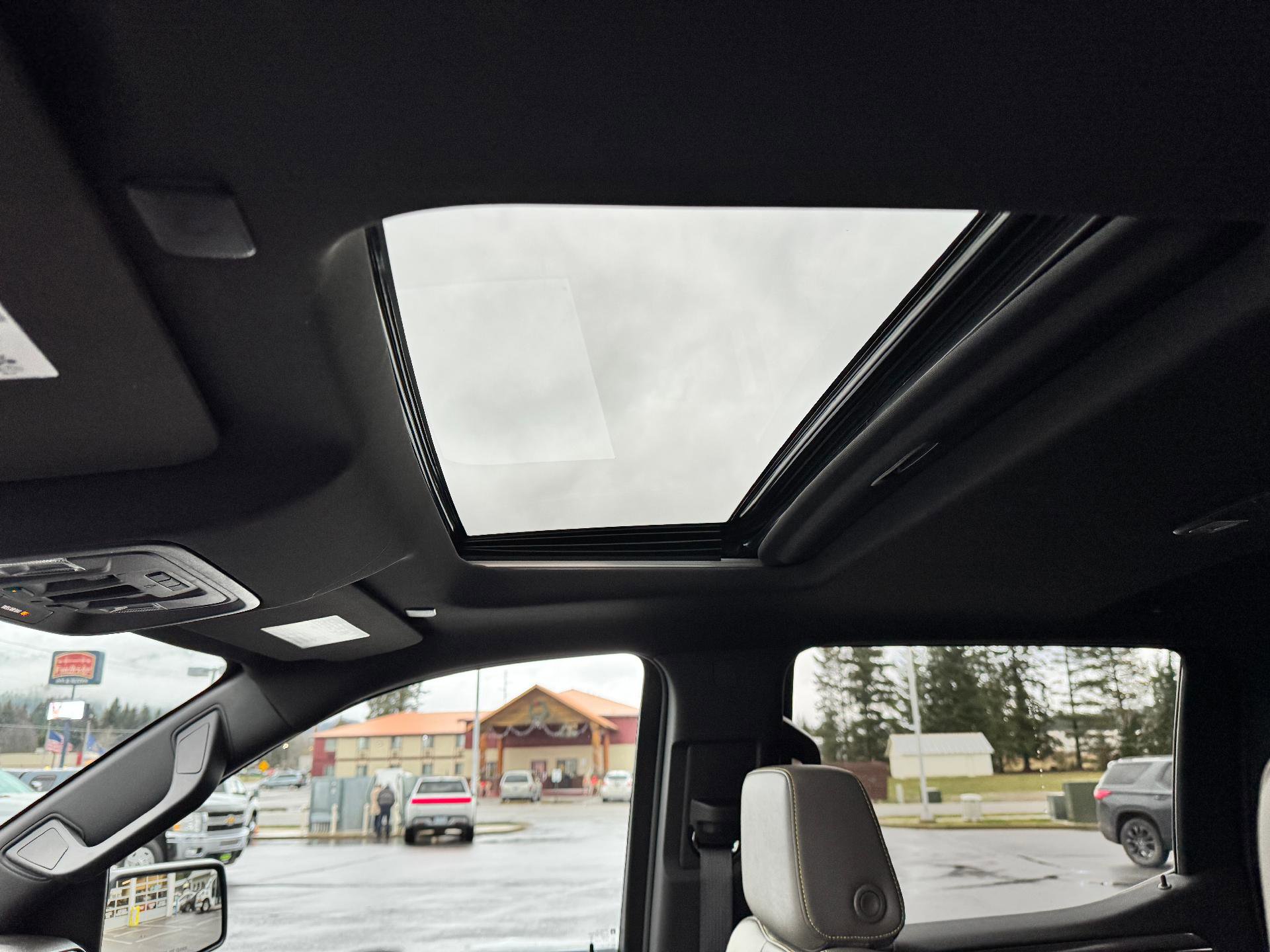 Used 2022 Chevrolet Silverado 1500 ZR2 w/ Technology Package image 38