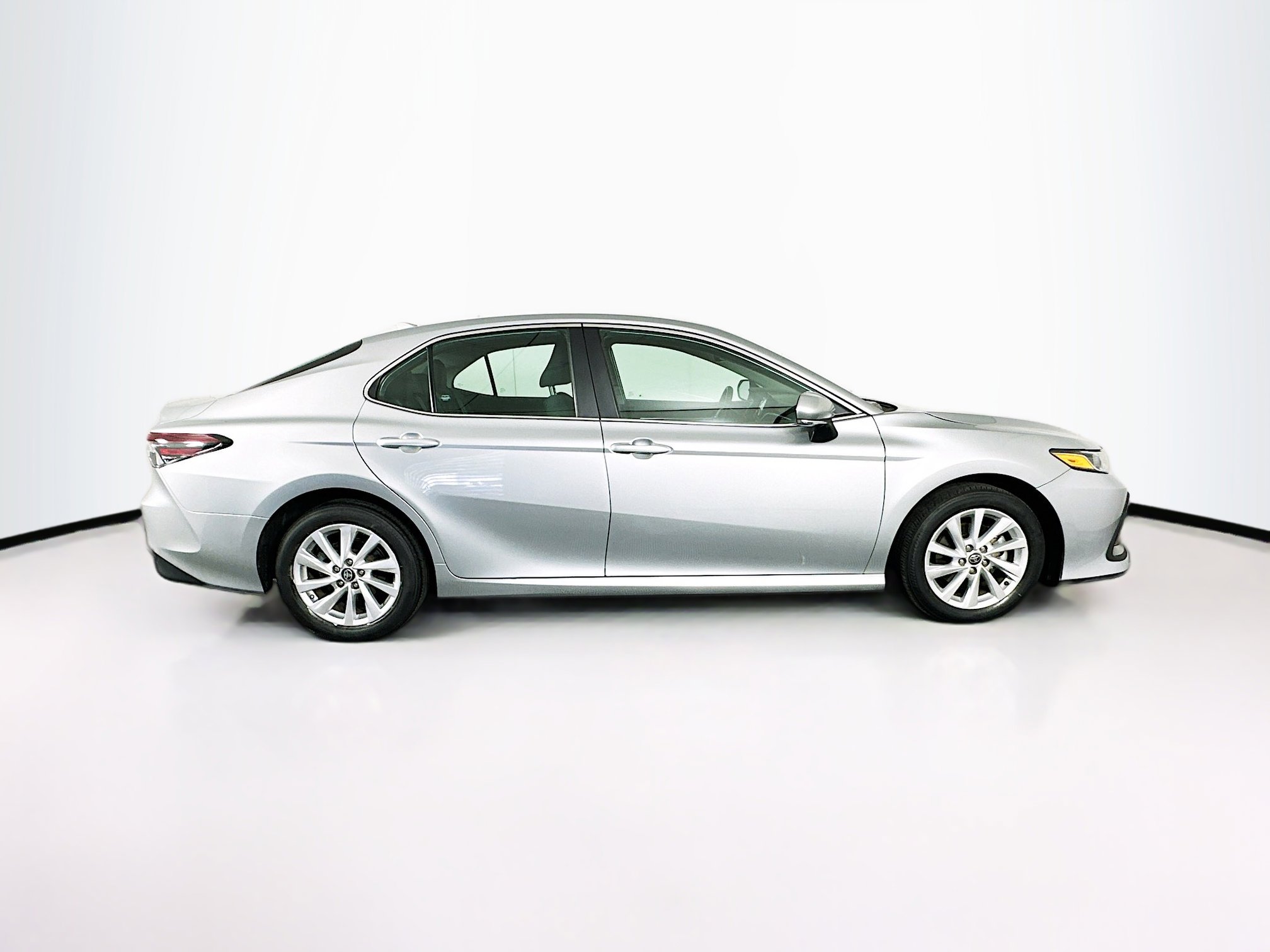 Used 2023 Toyota Camry LE w/ Convenience Package FWD image 10