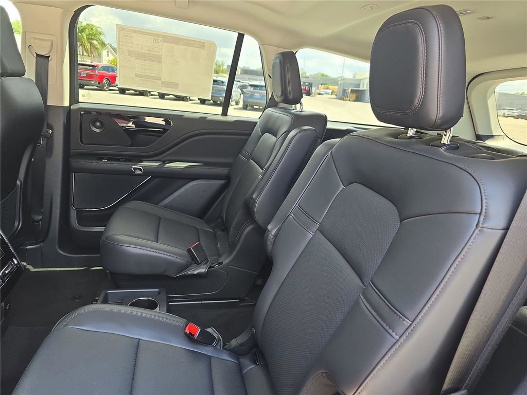 New 2026 Lincoln Aviator AWD image 11