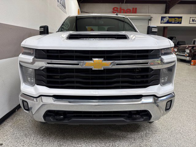 Used 2024 Chevrolet Silverado 2500 LT image 2