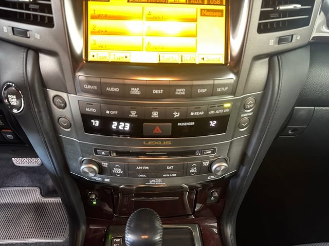 Used 2011 Lexus LX 570 4WD w/ Luxury Pkg image 3