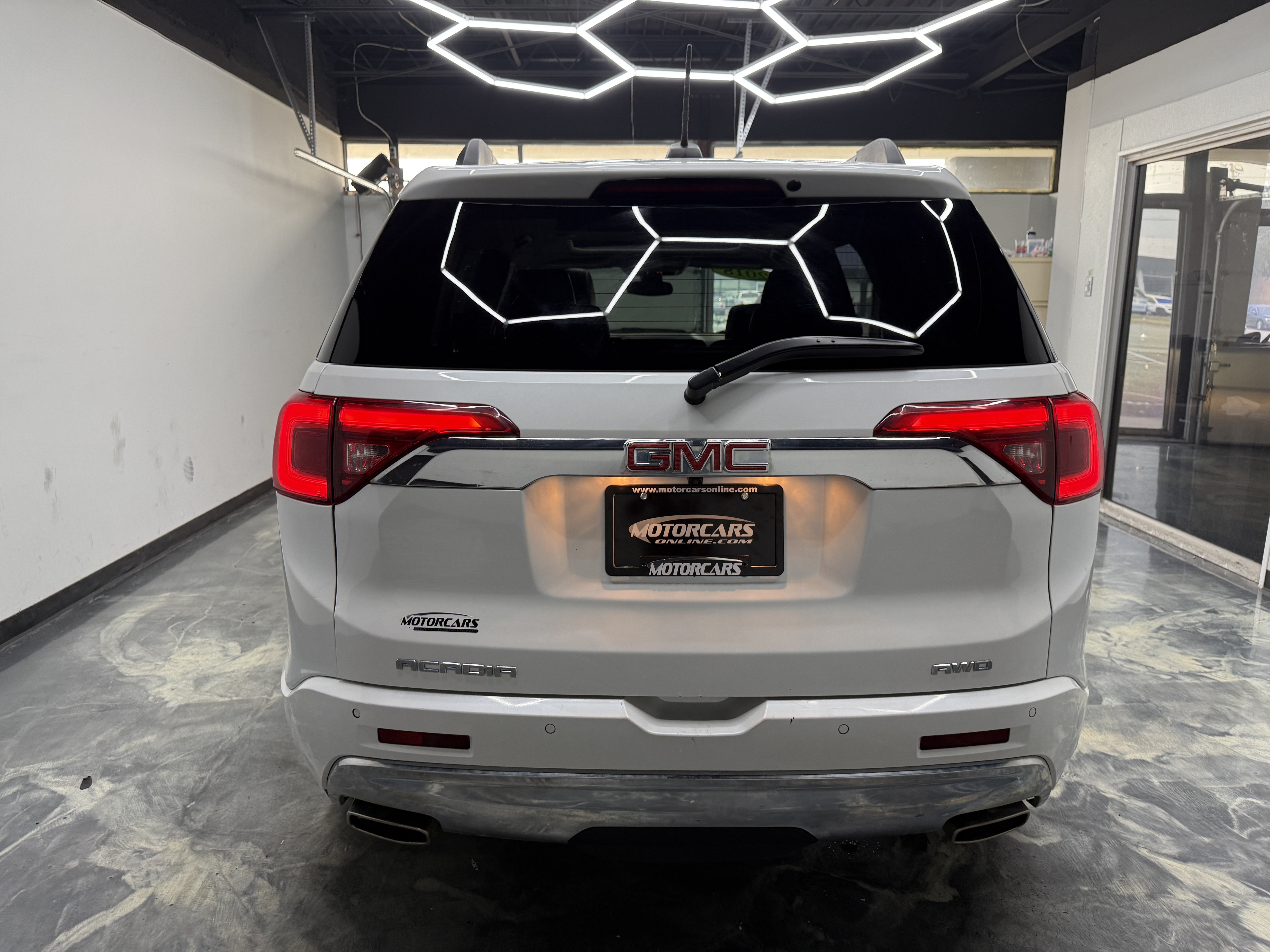 Used 2018 GMC Acadia Denali AWD/4WD image 4