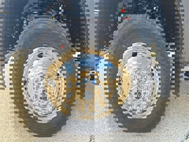 New 2025 Ford F550 4x4 Regular Cab Super Duty image 4