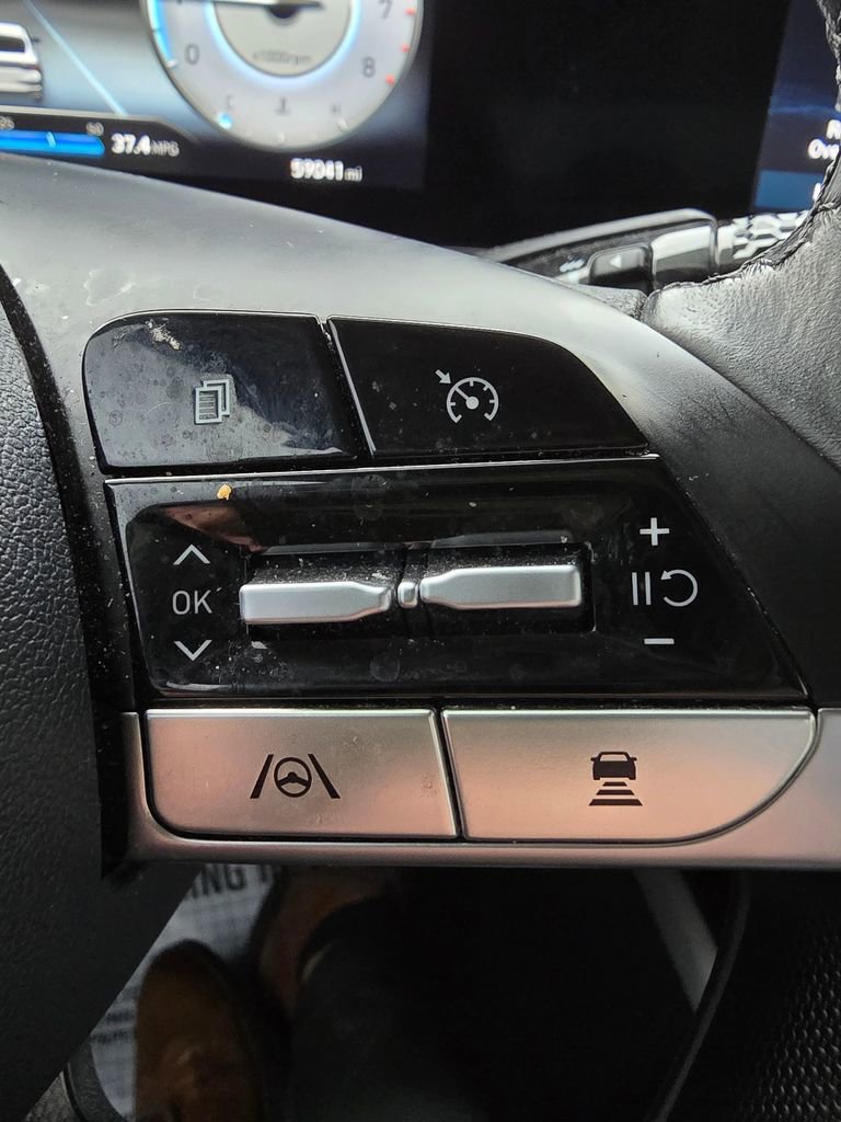 Used 2021 Hyundai Elantra Limited image 29