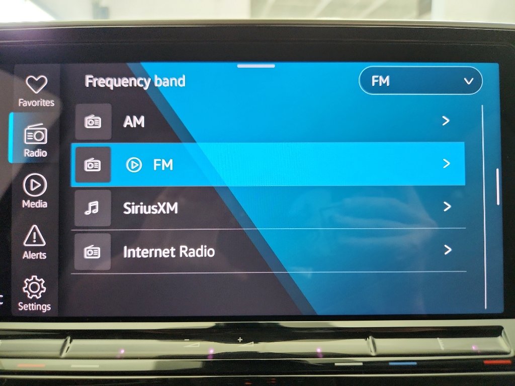 Certified 2025 Volkswagen Atlas SE w/ Panoramic Sunroof Package FWD image 17