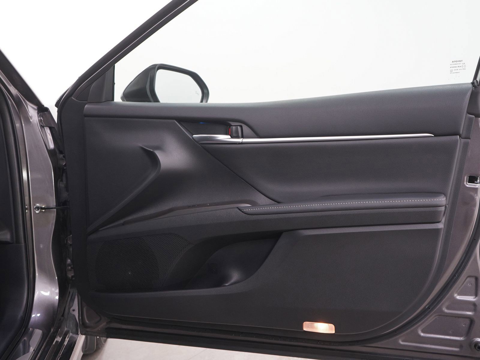 Used 2022 Toyota Camry XSE FWD image 9
