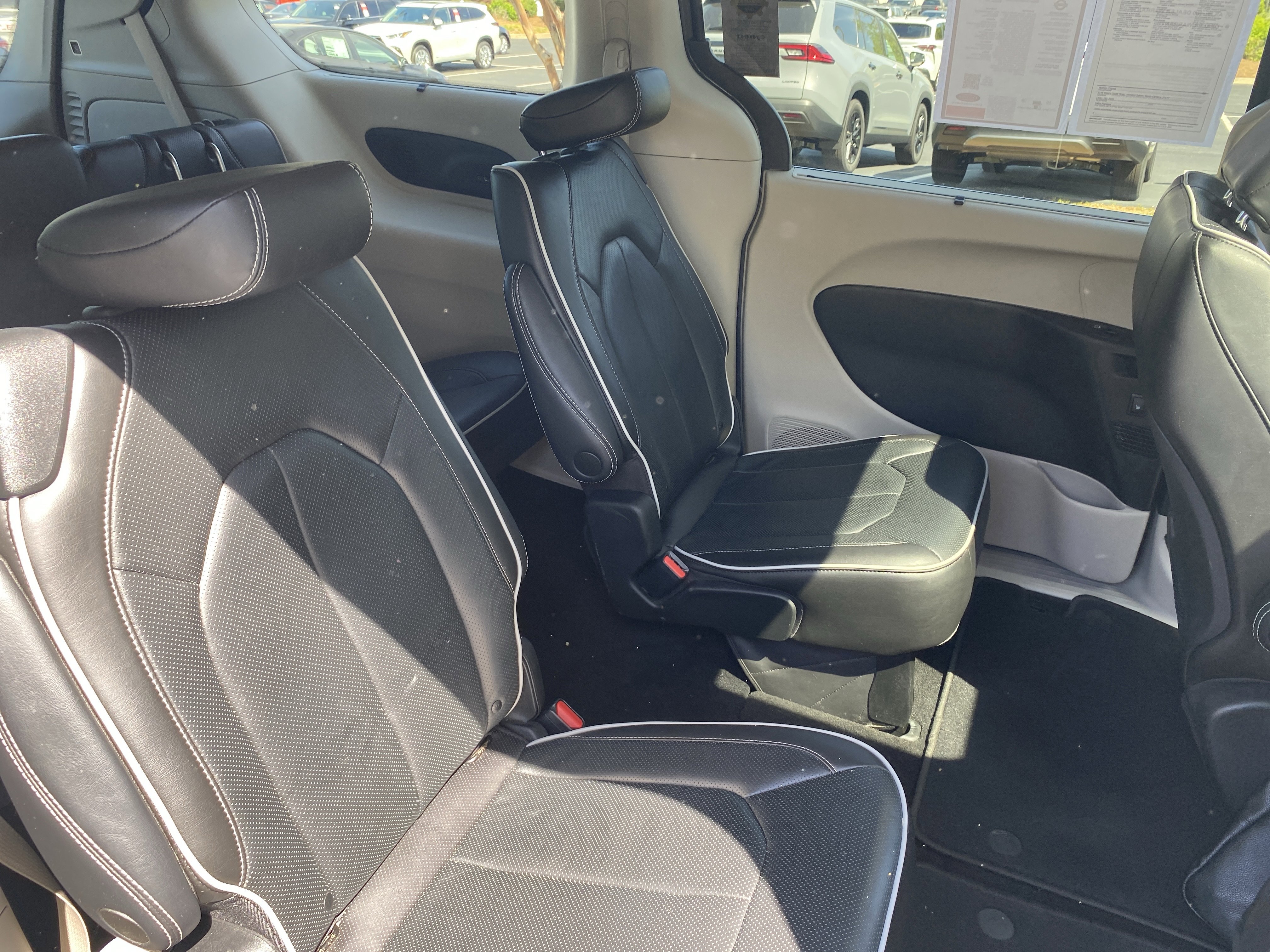 Used 2022 Chrysler Pacifica Limited image 22