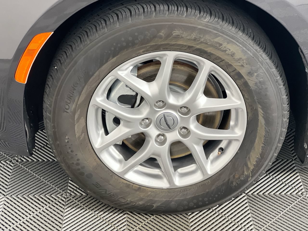 Used 2023 Chrysler Pacifica Touring-L FWD image 11