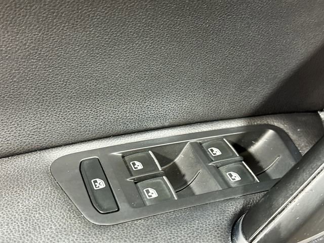 Used 2017 Volkswagen GTI SE image 31