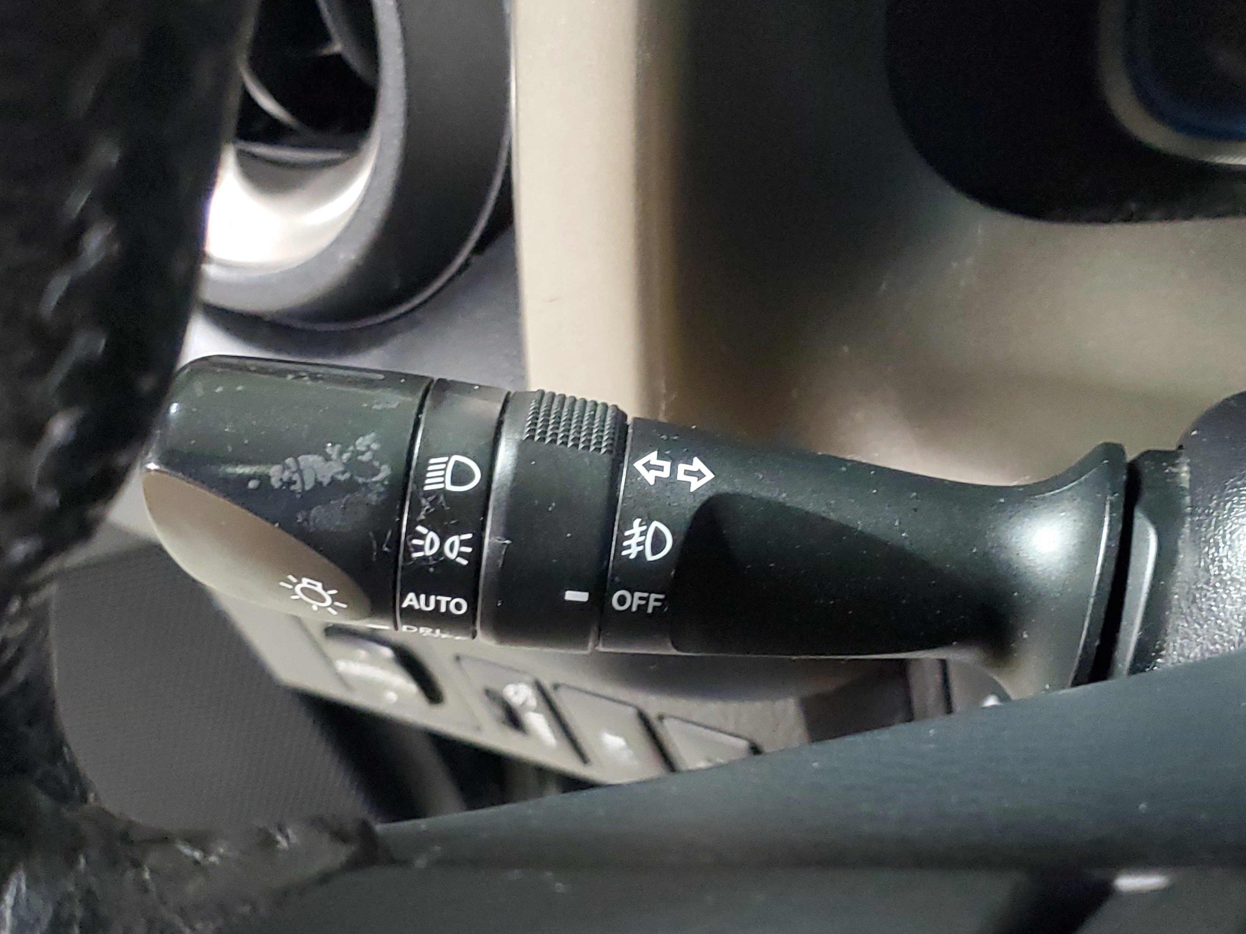 Used 2015 Toyota RAV4 Limited w/ Technology Package AWD/4WD image 26