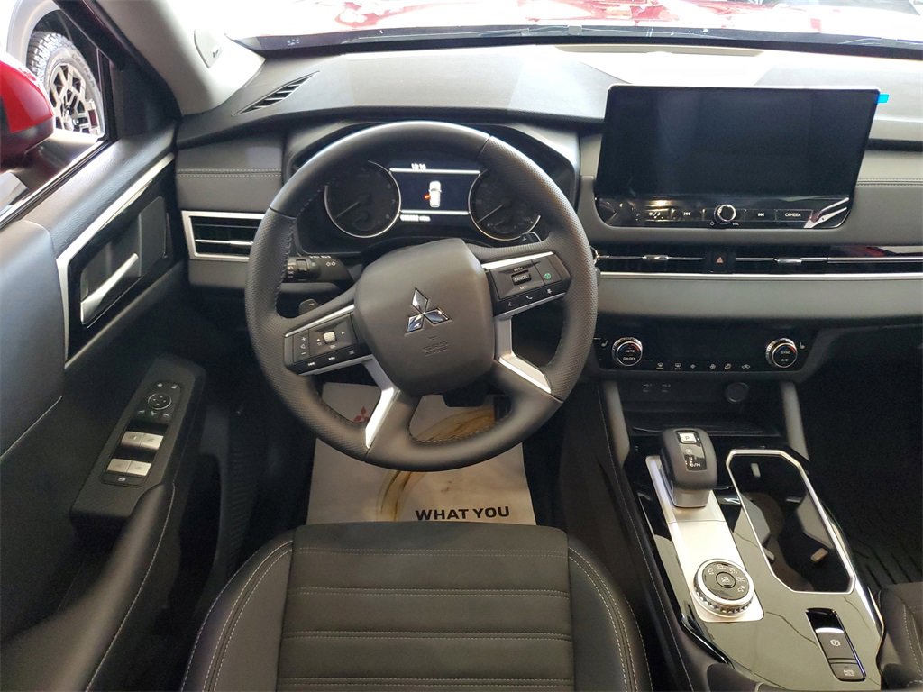 New 2025 Mitsubishi Outlander SE image 15
