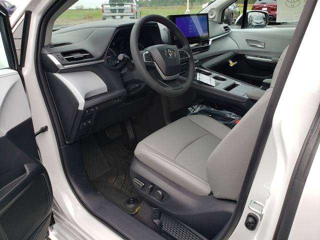 New 2026 Toyota Sienna XLE FWD image 10