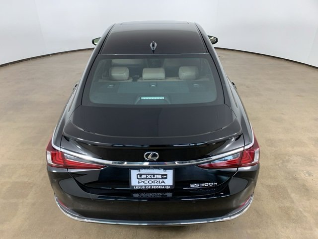 Used 2023 Lexus ES 300h Ultra Luxury w/ Accessory Package (Z2) image 11