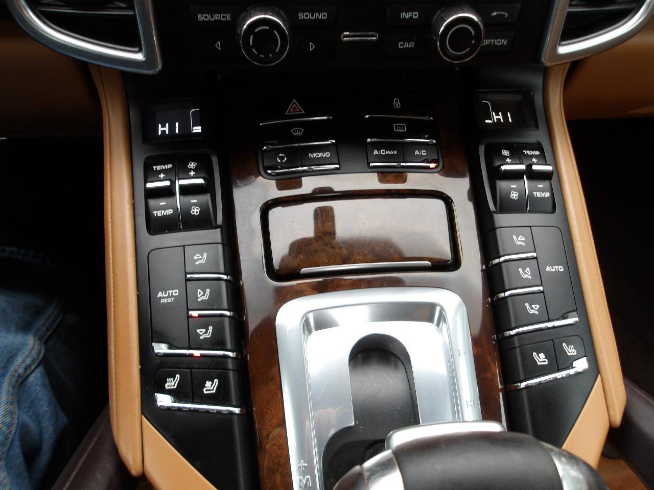 Used 2012 Porsche Cayenne Turbo AWD/4WD image 19