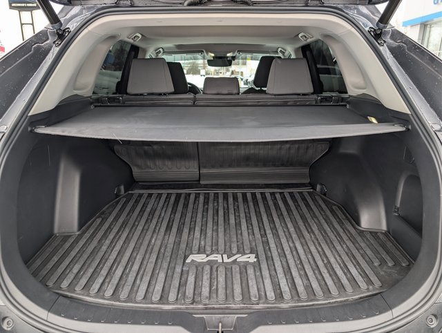 Used 2022 Toyota RAV4 XLE w/ Convenience Package image 19