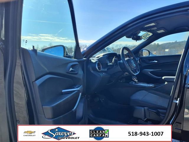 Used 2025 Chevrolet Trax RS image 12