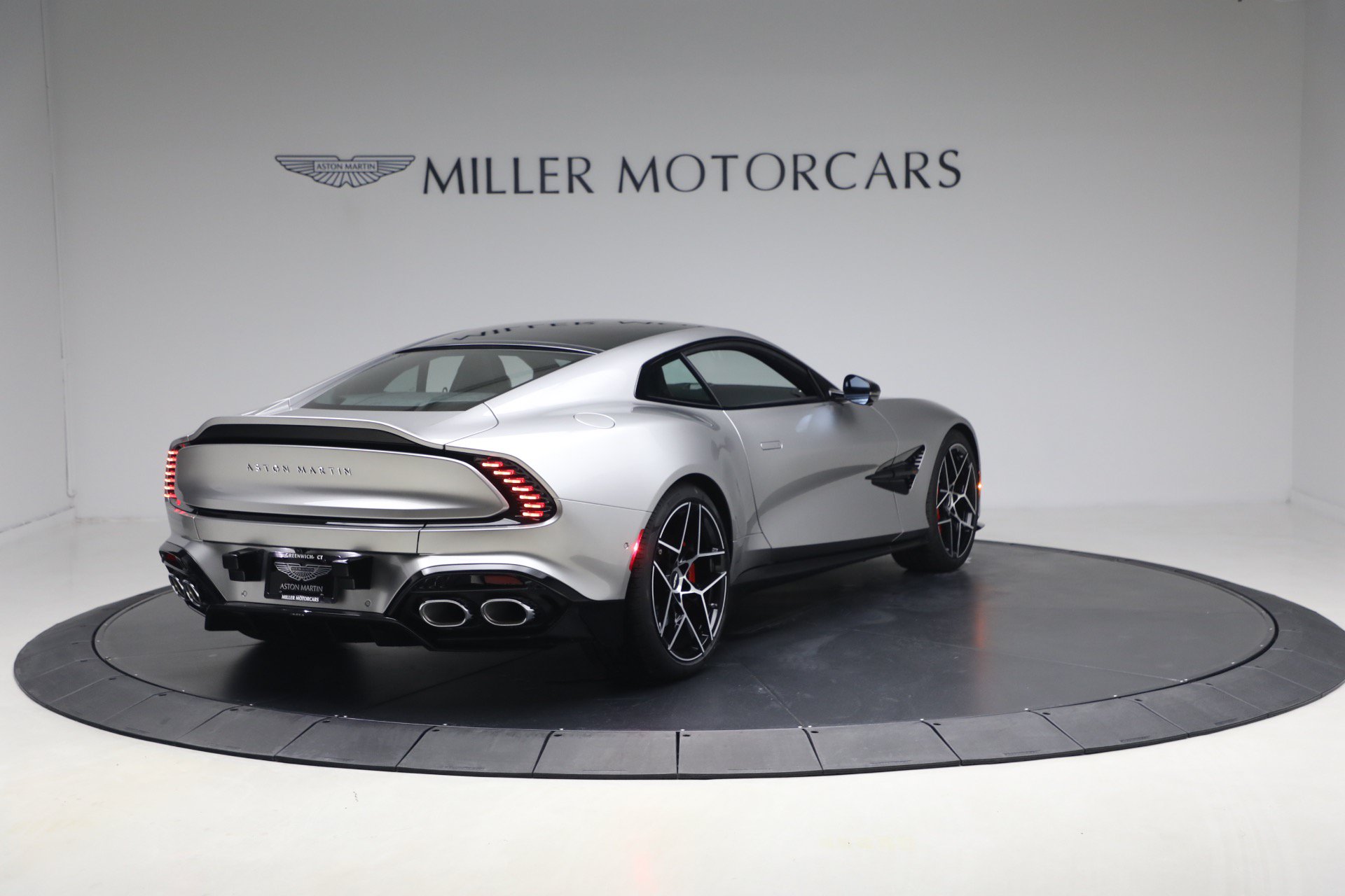 New 2026 Aston Martin Vanquish RWD image 7