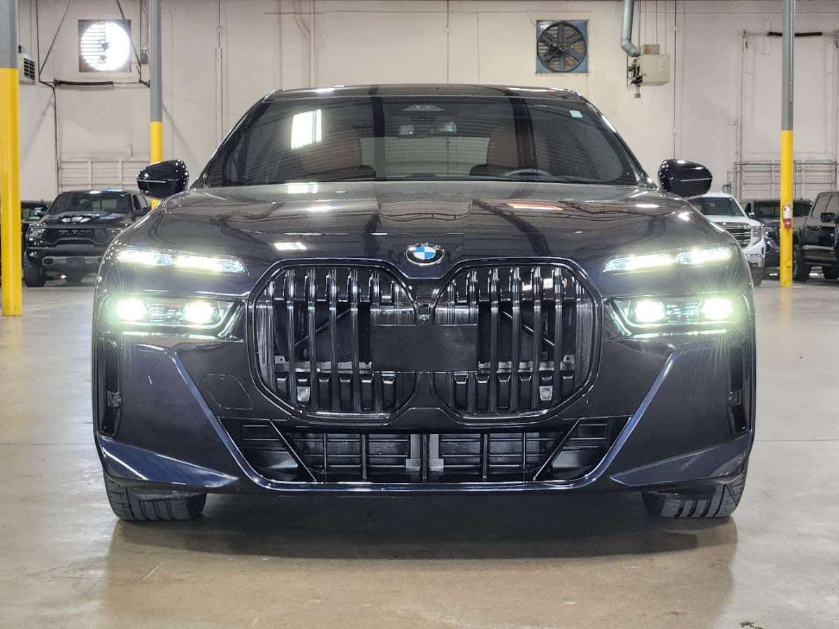 Used 2024 BMW 740i xDrive w/ Executive Package AWD/4WD image 2