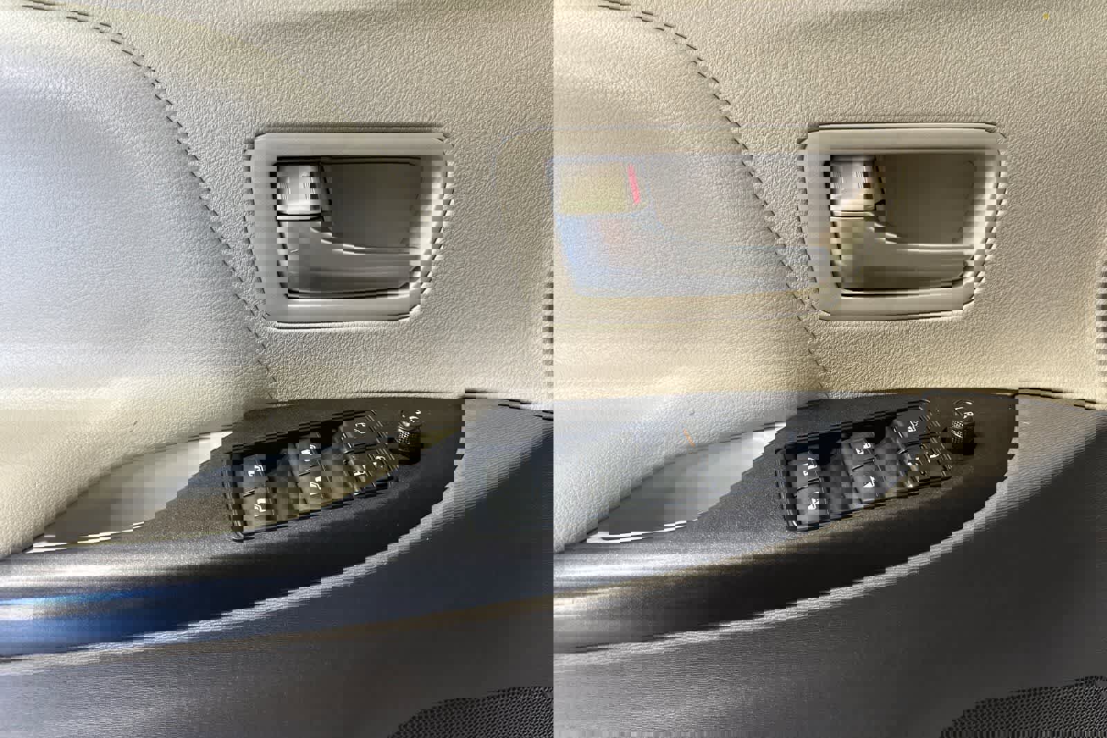 Used 2017 Toyota Sienna LE image 13