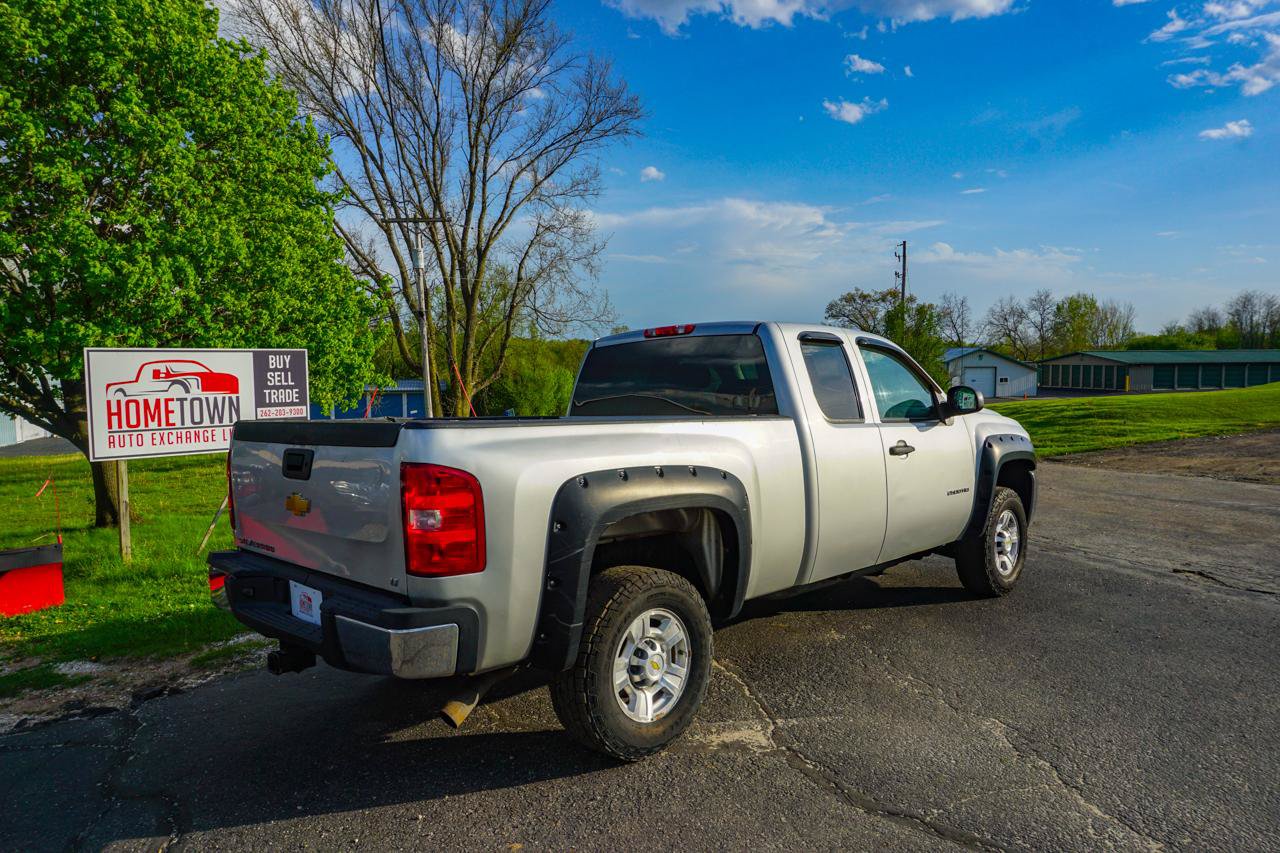 Used 2010 Chevrolet Silverado 2500 LT w/ Interior Plus Package AWD/4WD image 3
