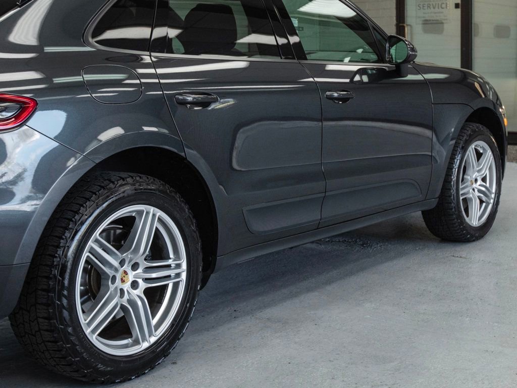 Used 2018 Porsche Macan AWD/4WD image 34