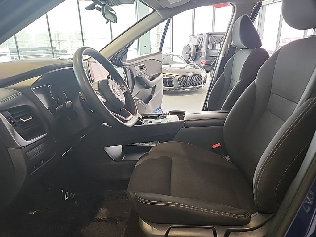 Used 2023 Nissan Rogue S image 17